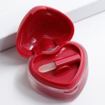 رژ لب براش دار قلبی رنگ زرشکی